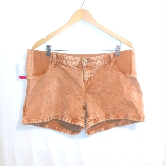 NWT Isabel Maternity | Highest Rise Midi Short - Picture 2 of 6